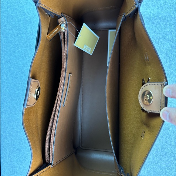 MK Large tote- new with tags - Picture 5 of 10